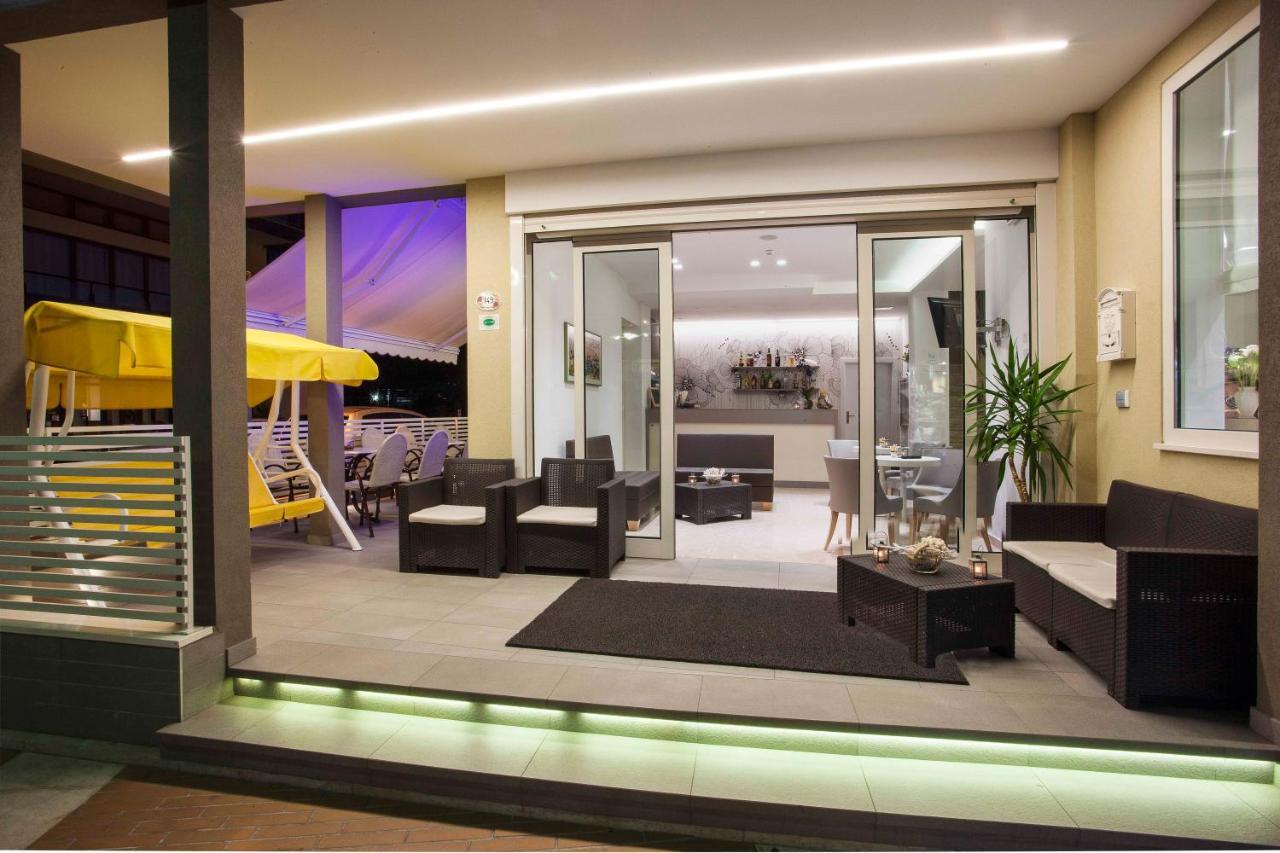 Hotel Leonardo Cattolica Esterno foto