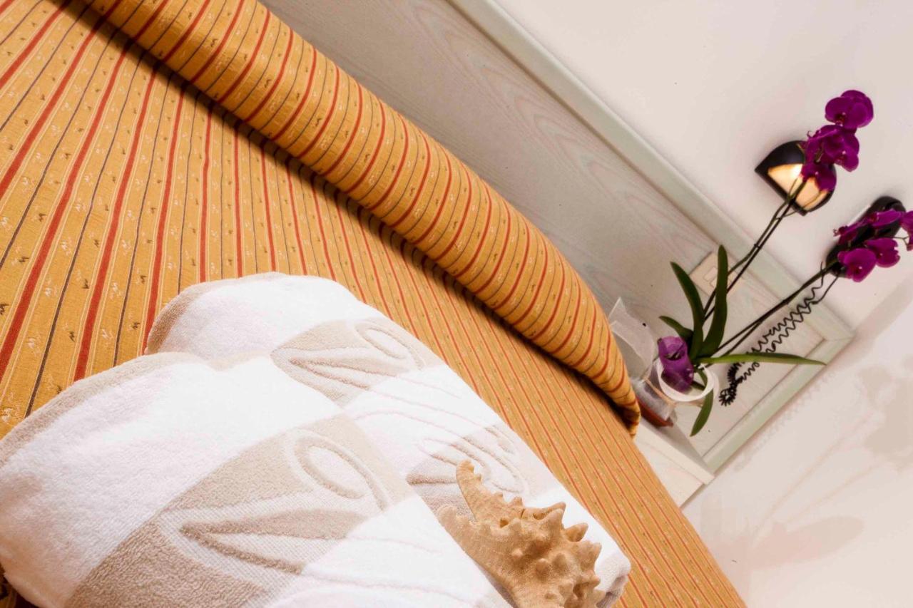 Hotel Leonardo Cattolica Esterno foto