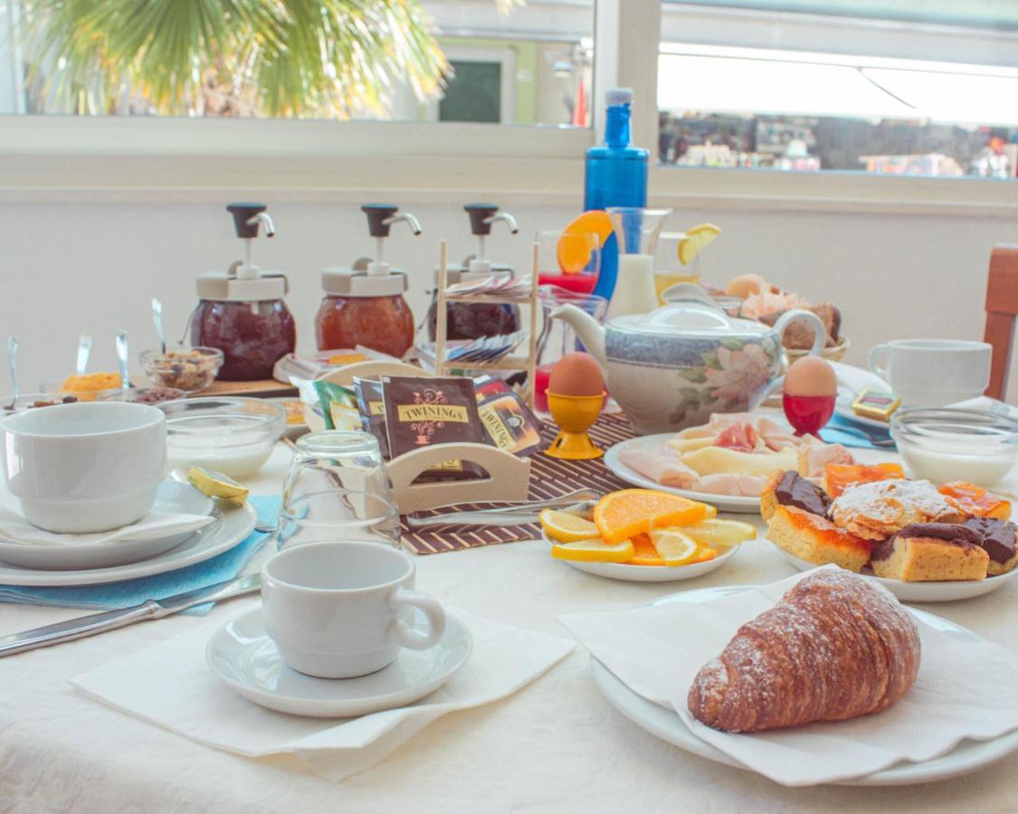 Hotel Leonardo Cattolica Esterno foto