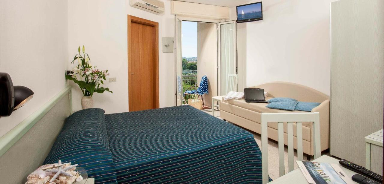 Hotel Leonardo Cattolica Esterno foto