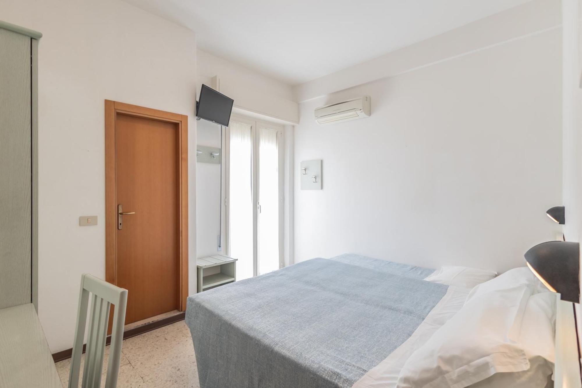 Hotel Leonardo Cattolica Esterno foto