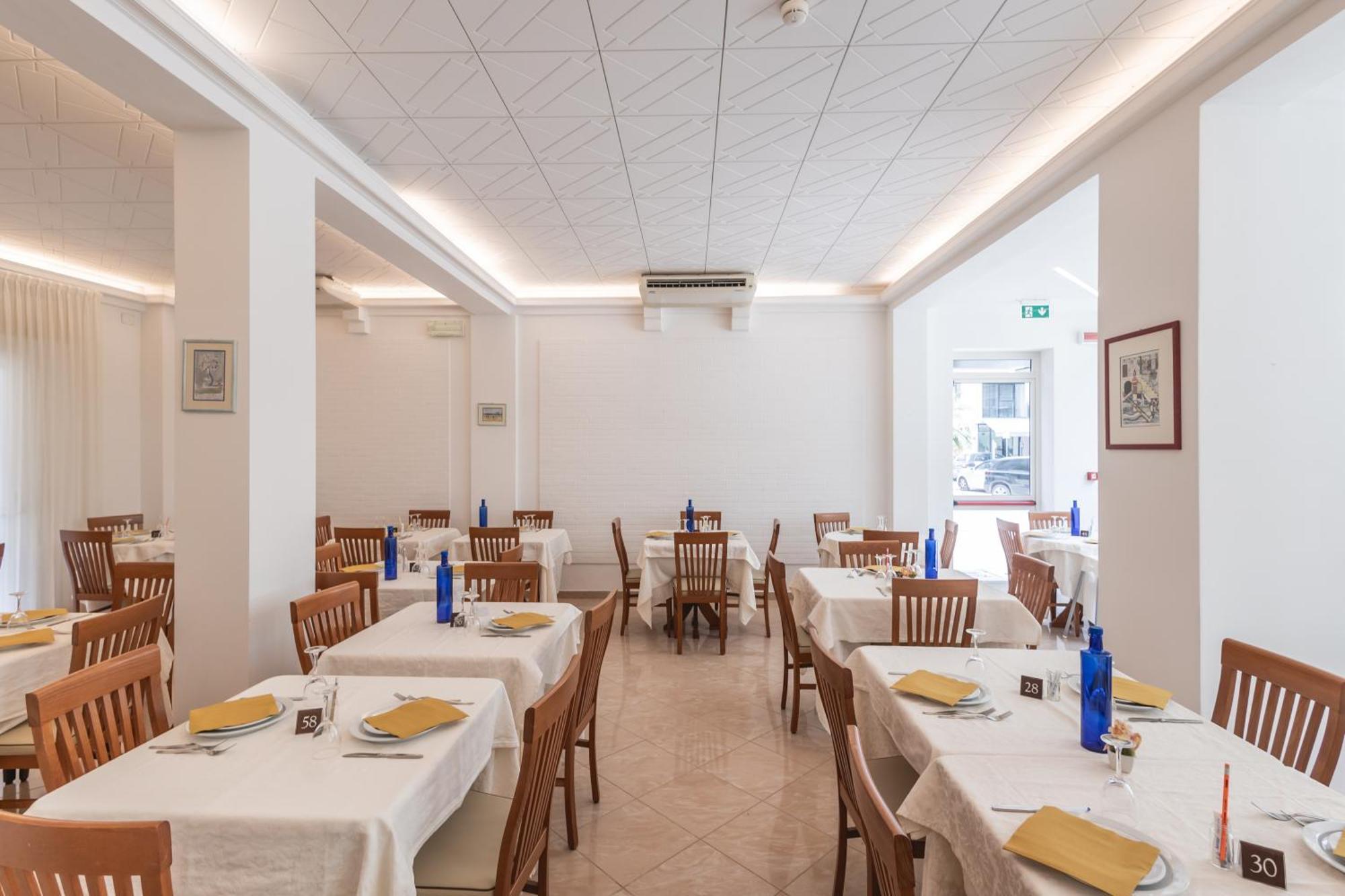 Hotel Leonardo Cattolica Esterno foto