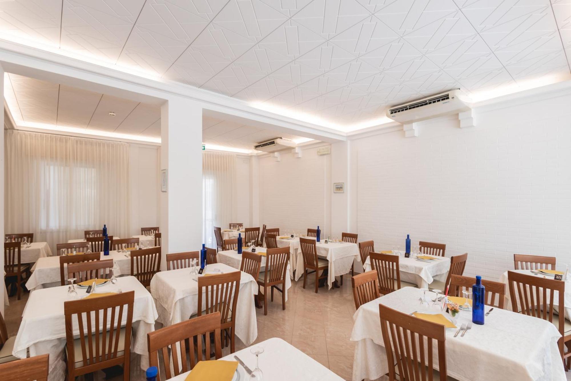 Hotel Leonardo Cattolica Esterno foto